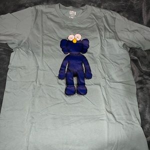 Kaws x uniqlo t shirt